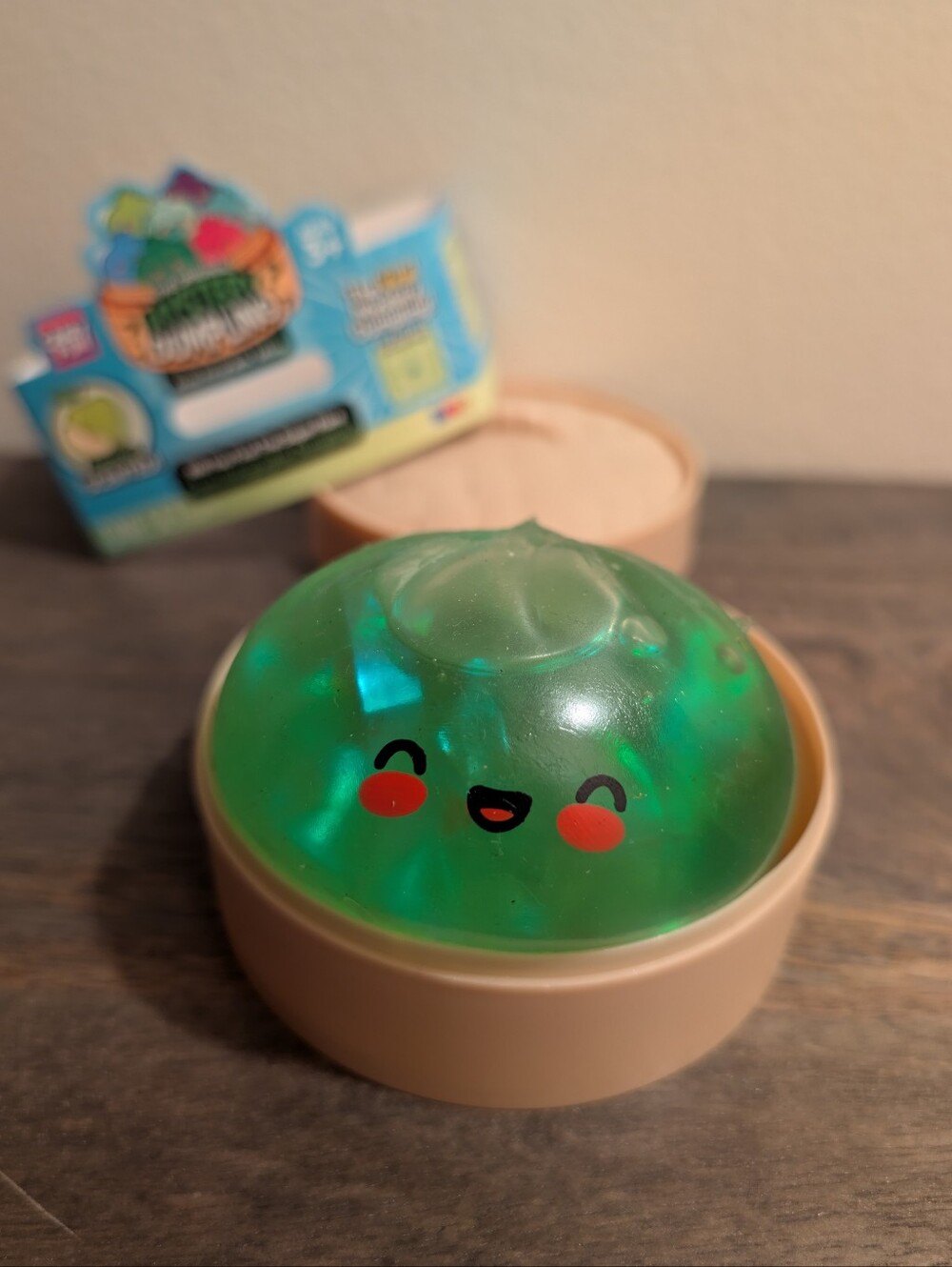BRAND NEW RARE GREEN HOLOGRAPHIC EDITION DUMPLING SQUISHY